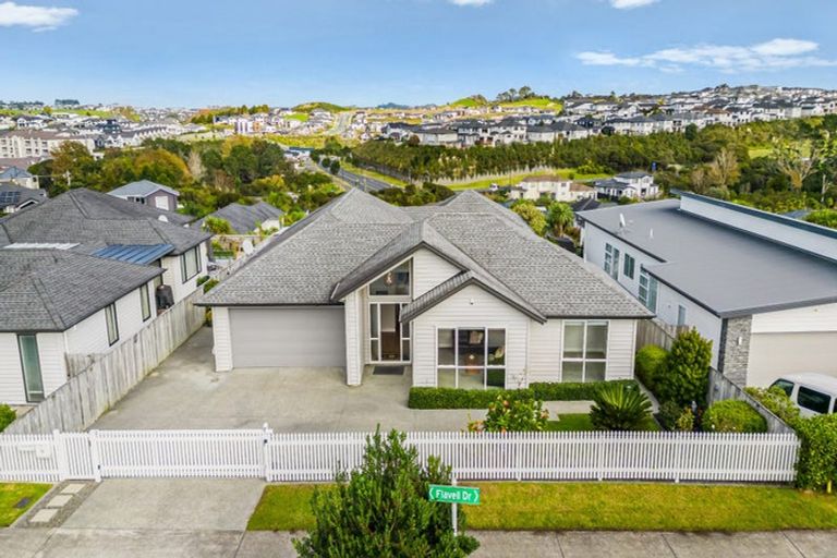 Photo of property in 15 Flavell Drive, Orewa, 0931