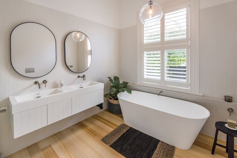 Photo of property in 7 Summer Street, Stanley Point, Auckland, 0624