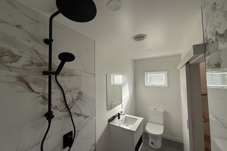 Photo of property in 14 Selwyn Street, Lower Vogeltown, New Plymouth, 4310