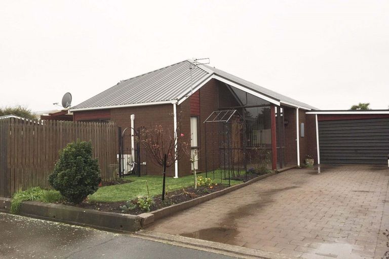 Photo of property in 4 Aztec Place, Redwood, Christchurch, 8051