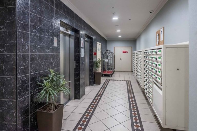 Photo of property in Atrium Towers, 6n/154 The Terrace, Wellington Central, Wellington, 6011