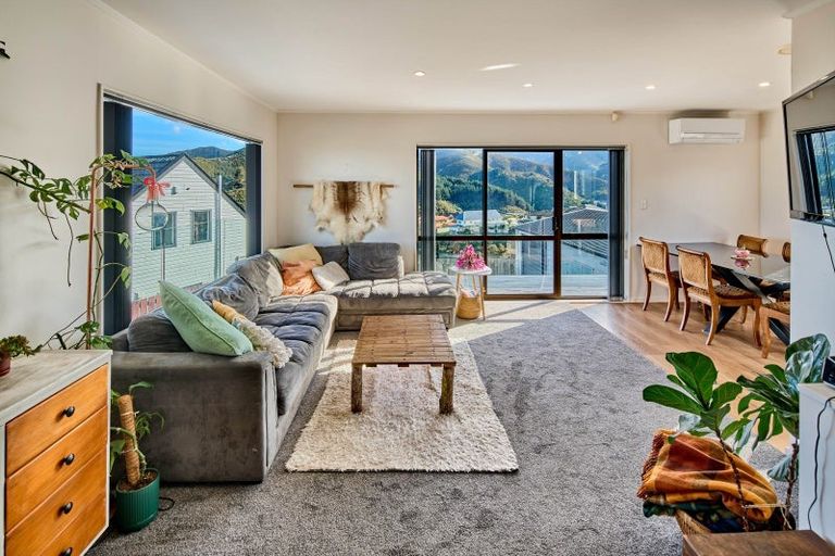 Photo of property in 79 Frobisher Street, Island Bay, Wellington, 6023