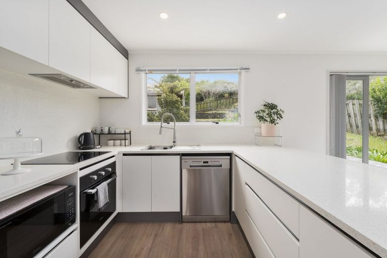 Photo of property in 37 Clyma Place, Massey, Auckland, 0614