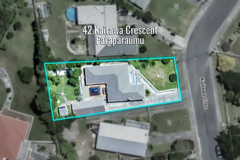 Photo of property in 42 Kaitawa Crescent, Paraparaumu, 5032