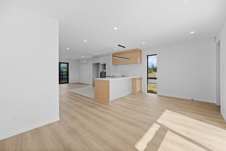 Photo of property in 4 Harikoa Way, Karaka, 2113