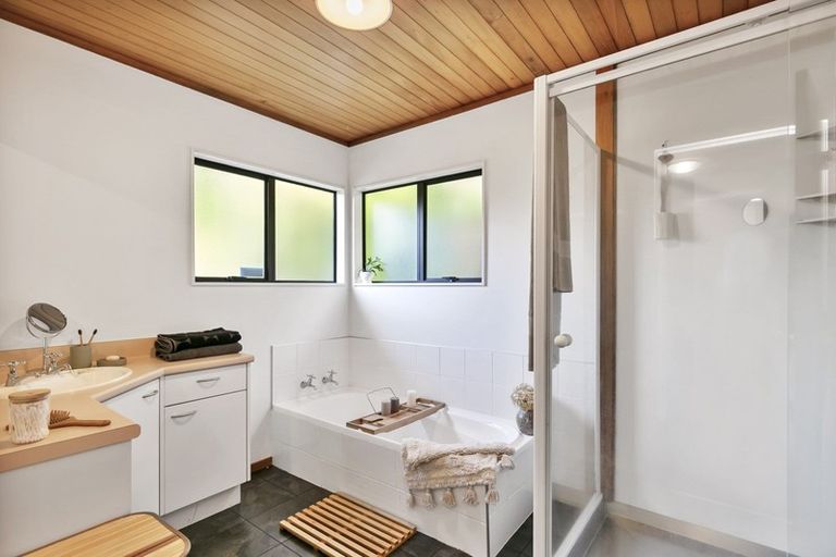 Photo of property in 16 Ramphal Terrace, Khandallah, Wellington, 6035