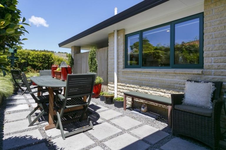 Photo of property in 2/30 Fairview Terrace, Waipahihi, Taupo, 3330