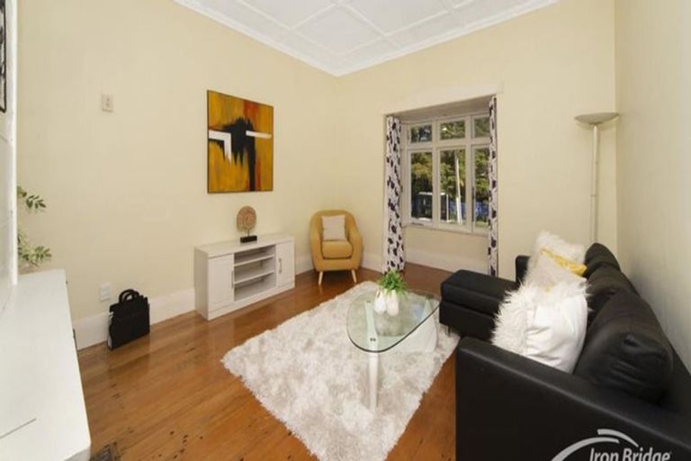 Photo of property in 12 Hutchinson Avenue, New Lynn, Auckland, 0600