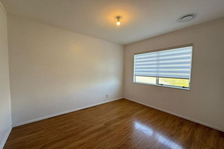 Photo of property in 10 Rook Place, Unsworth Heights, Auckland, 0632