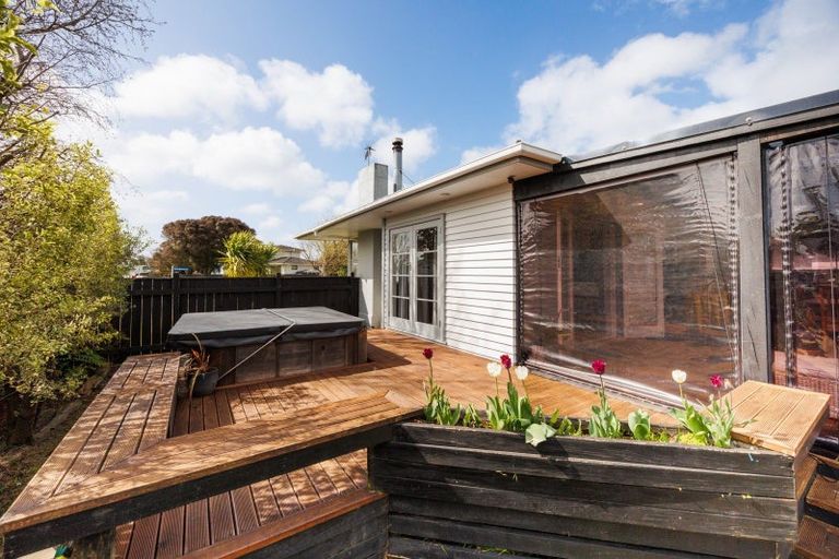 Photo of property in 144 Ruamahanga Crescent, Terrace End, Palmerston North, 4410