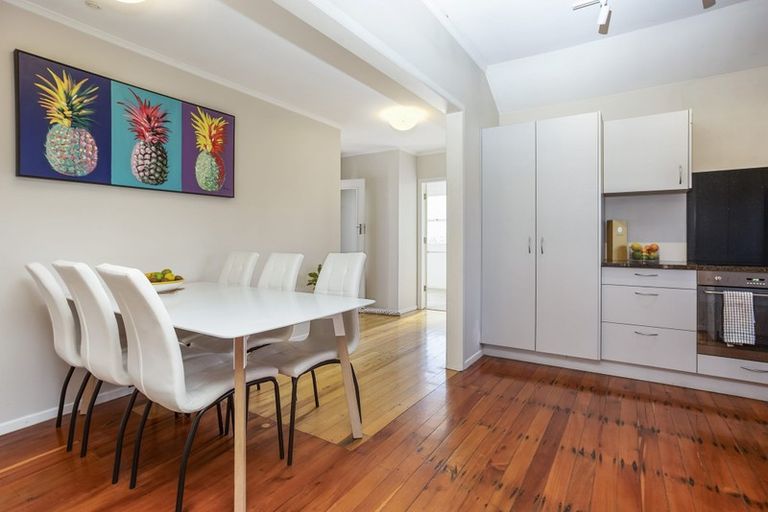 Photo of property in 17 Seabrook Avenue, New Lynn, Auckland, 0600