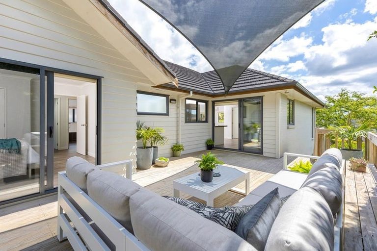Photo of property in 33 Mural Place, Greenhithe, Auckland, 0632