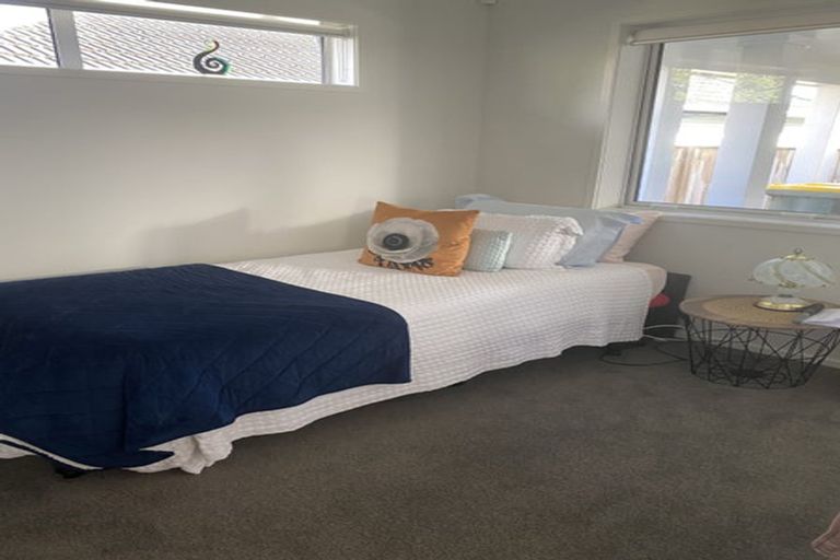 Photo of property in 24 Rewarewa Road, Te Atatu Peninsula, Auckland, 0610