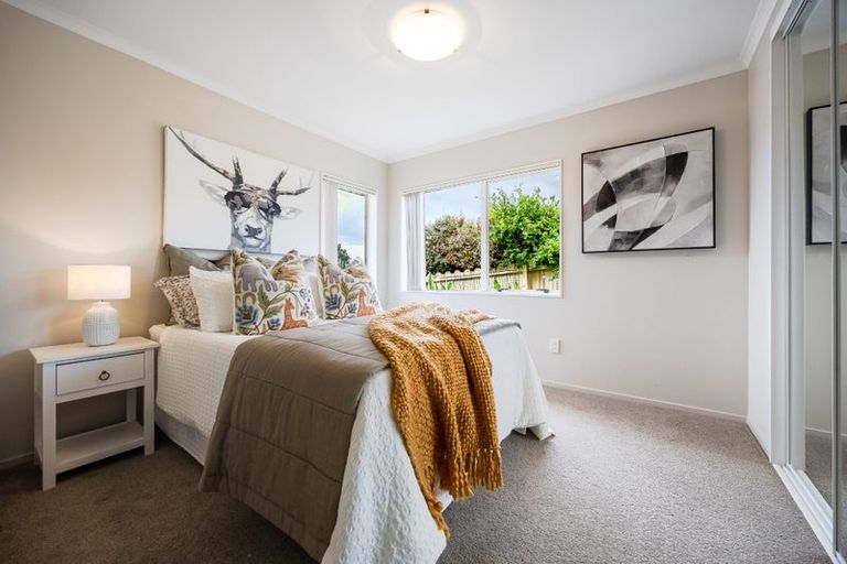 Photo of property in 2 Jubaea Place, Henderson, Auckland, 0610