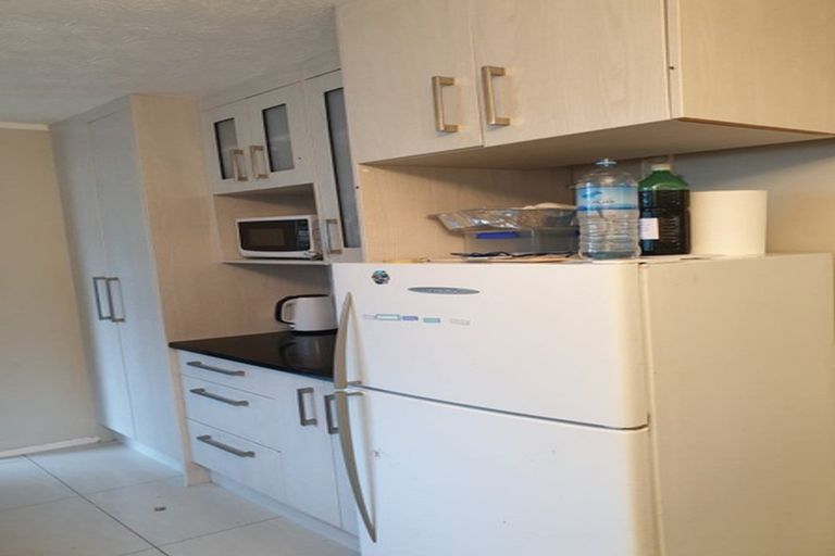 Photo of property in 375 Roscommon Road, Clendon Park, Auckland, 2103