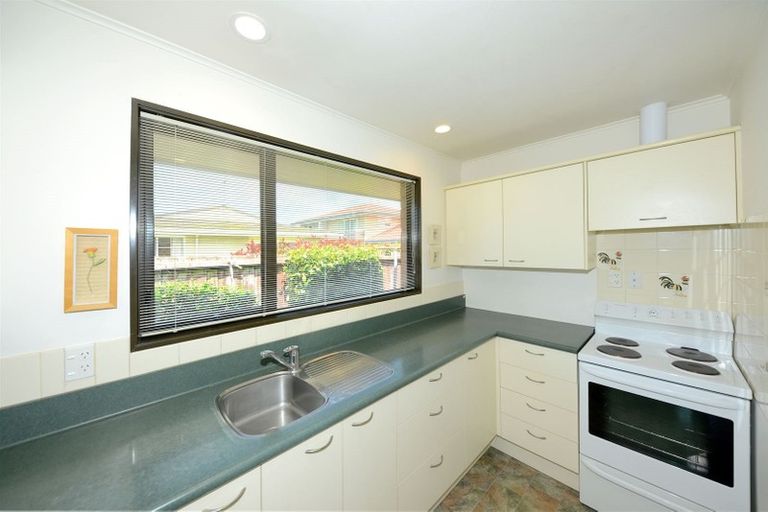 Photo of property in 2/58 Ambleside Drive, Burnside, Christchurch, 8053