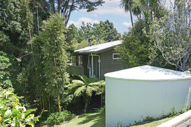 Photo of property in 18 Grand View Road, Leigh, 0985