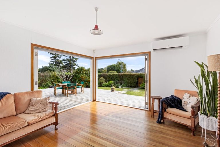 Photo of property in 26 Durham Street, Te Atatu Peninsula, Auckland, 0610