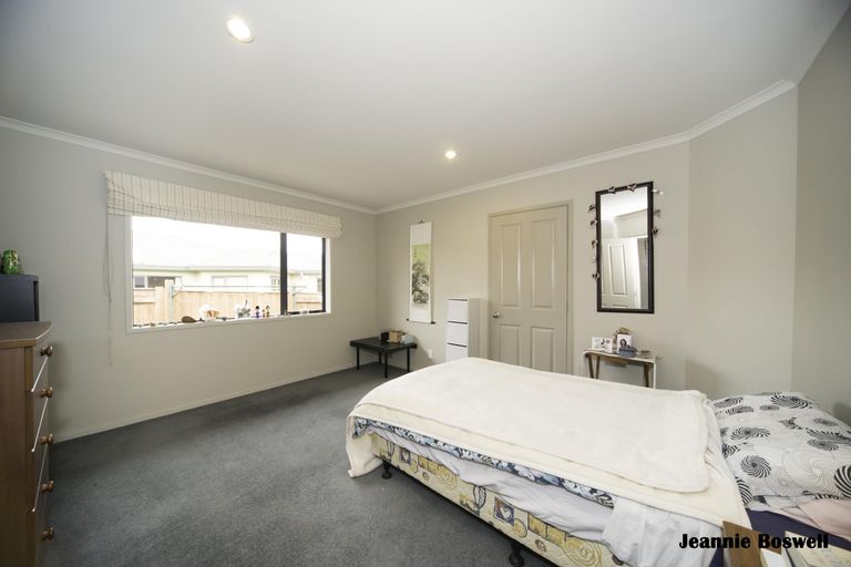 Photo of property in 12 Johnstone Drive, Fitzherbert, Palmerston North, 4410