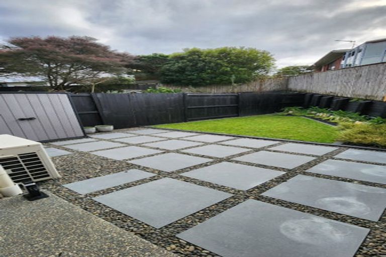 Photo of property in 35 Barnea Circle, Glen Eden, Auckland, 0602