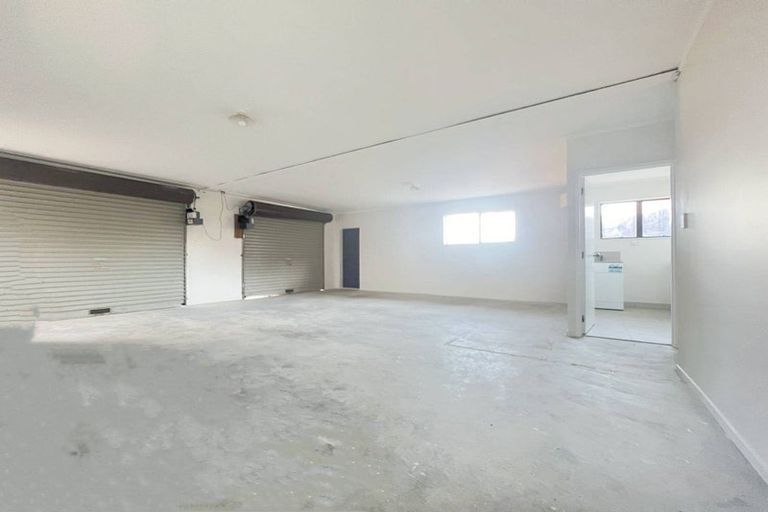 Photo of property in 2/9 Billabong Place, Botany Downs, Auckland, 2010