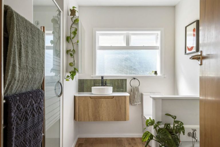 Photo of property in 3 Council Terrace, Northcote Point, Auckland, 0627