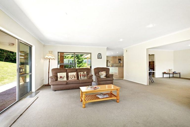 Photo of property in 50 Bing Lucas Drive, Tawa, Wellington, 5028