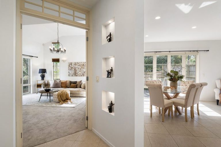 Photo of property in 1 Scarlet Oak Drive, Schnapper Rock, Auckland, 0632