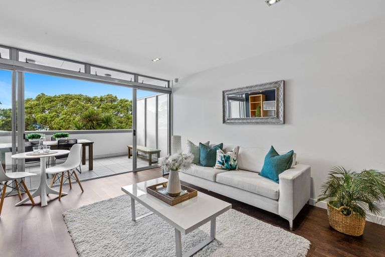 Photo of property in Ocean Breeze Apts, 2107/87 Clyde Road, Browns Bay, Auckland, 0630