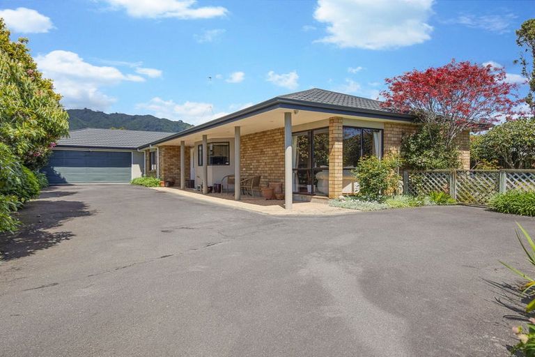 Photo of property in 12 Papawai Grove, Waikanae, 5036
