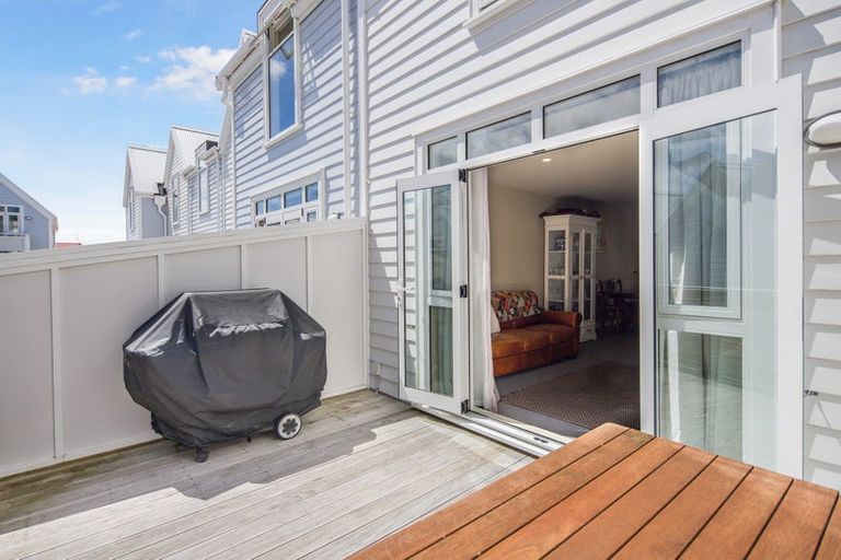 Photo of property in Pirie Street Townhouses, 27/35 Pirie Street, Mount Victoria, Wellington, 6011