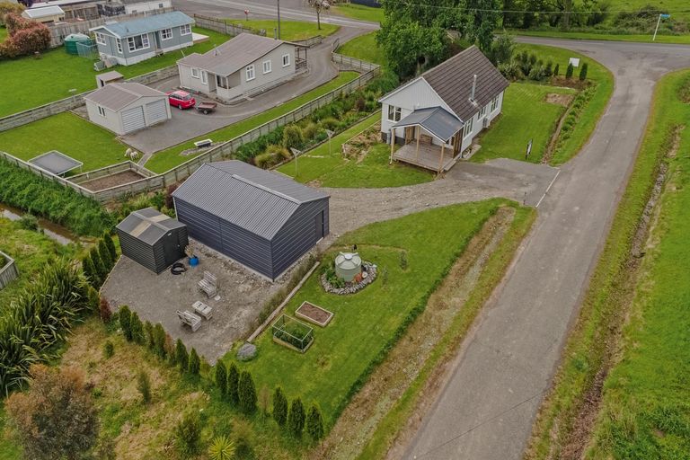 Photo of property in 1 Ingham Street, Halcombe, Feilding, 4779