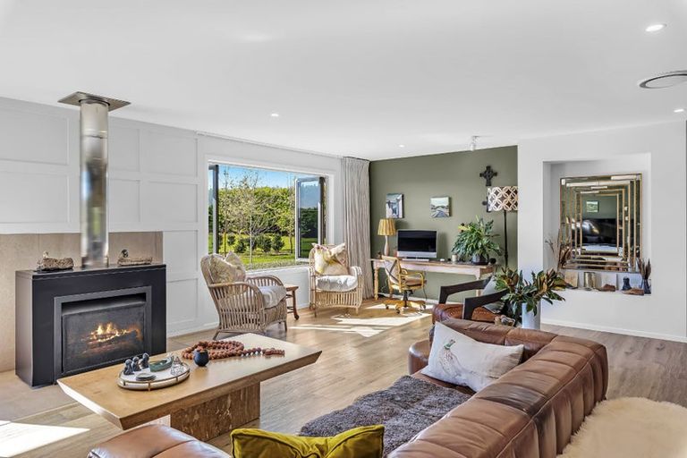 Photo of property in 1037 State Highway 1, Te Horo, Otaki, 5581