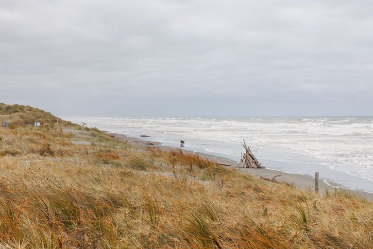 Photo of property in 19 Marine Parade South, Foxton Beach, Foxton, 4815