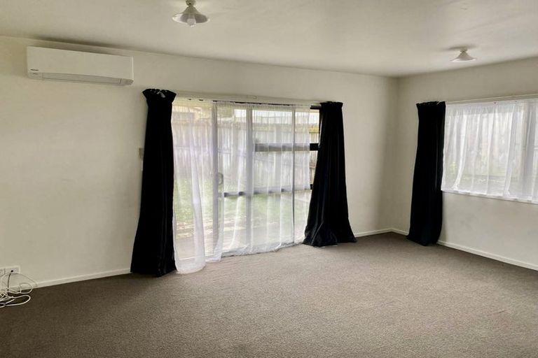 Photo of property in 399b Roscommon Road, Clendon Park, Auckland, 2103