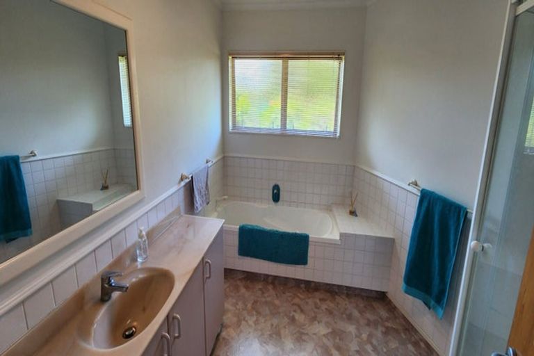 Photo of property in 8 Frank Frethey Place, Highlands Park, New Plymouth, 4312