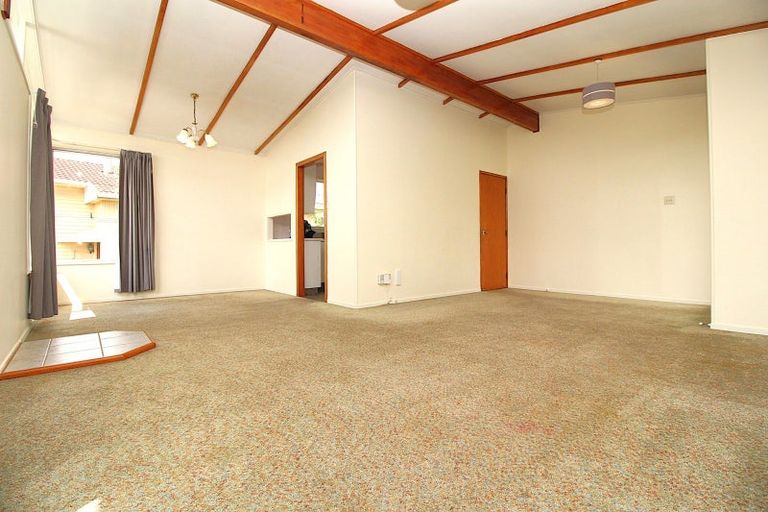 Photo of property in 104 Farquhar Road, Glendene, Auckland, 0602