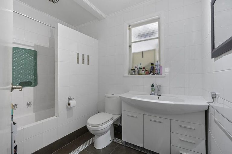 Photo of property in 20 Mount View Road, Melville, Hamilton, 3206