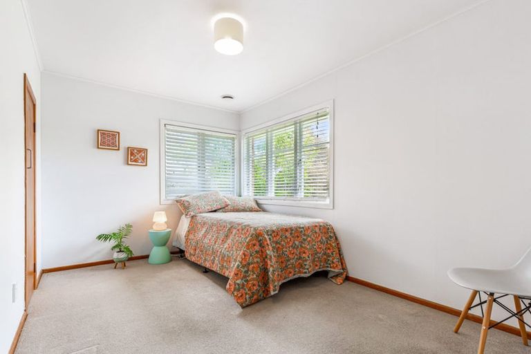 Photo of property in 16 Ward Crescent, Te Atatu Peninsula, Auckland, 0610