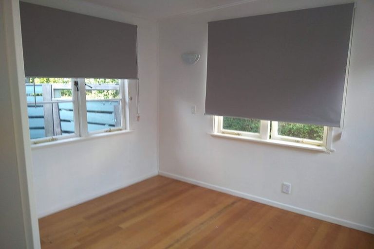 Photo of property in 60 Beach Haven Road, Beach Haven, Auckland, 0626