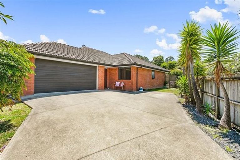 Photo of property in 70 South Kensington Way, Henderson, Auckland, 0612