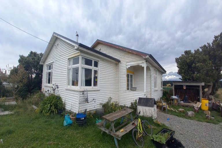 Photo of property in 858 Papatotara Road, Papatotara, Tuatapere, 9691