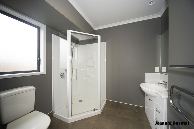 Photo of property in 12 Johnstone Drive, Fitzherbert, Palmerston North, 4410