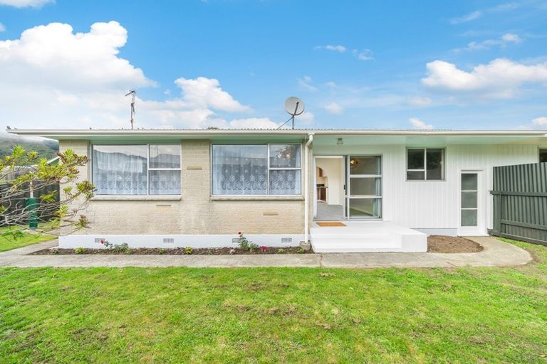 Photo of property in 309b Wellington Road, Wainuiomata, Lower Hutt, 5014
