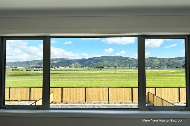 Photo of property in 91 Cynisca Crescent, Wallaceville, 5018