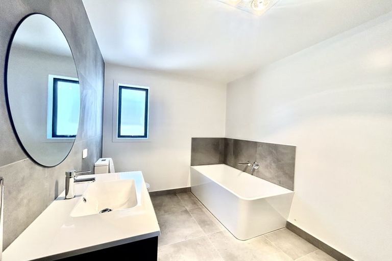 Photo of property in 4 Rockpool Road, Orewa, 0931