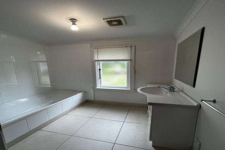 Photo of property in 33 Mill Road, Clive, 4102