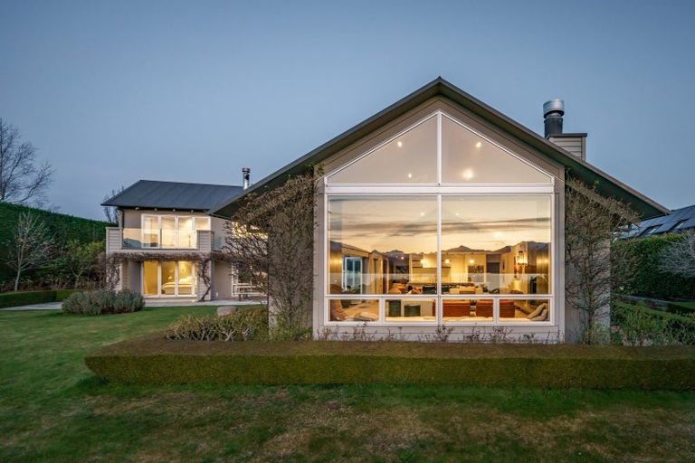 Photo of property in 1 Briar Bank Drive, Wanaka, 9305