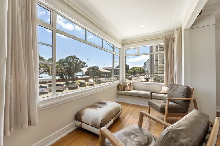 Photo of property in 90 Oriental Parade, Oriental Bay, Wellington, 6011