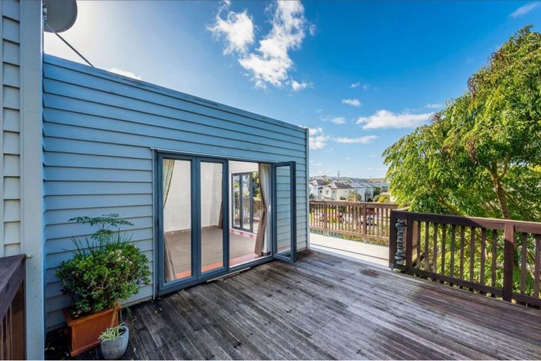 Photo of property in 20a Belleaire Court, West Harbour, Auckland, 0618